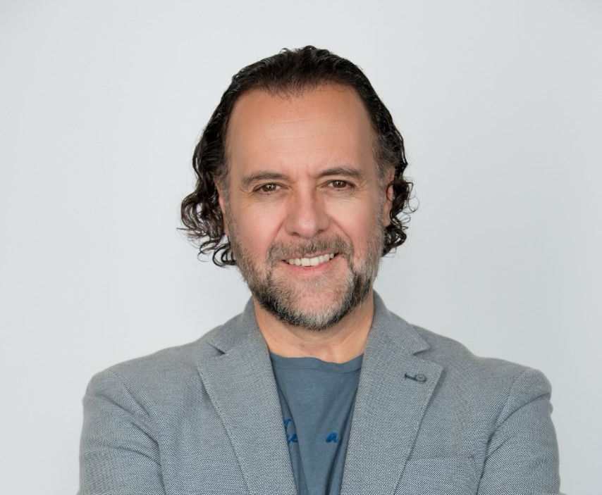 “Voces en mi cabeza”, un viaje por 50 años de carrera