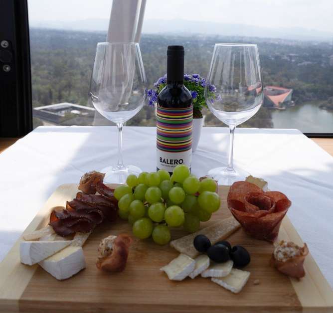 Un picnic en las alturas de Aztlán Parque Urbano