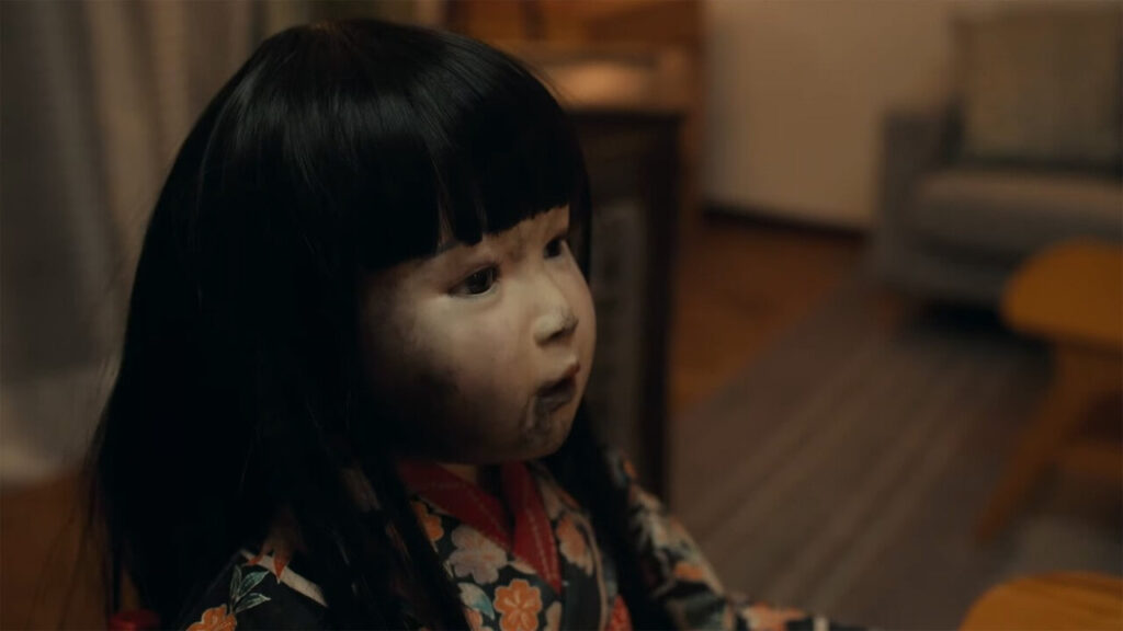 Dollhouse: Muñeca maldita; de maldiciones familiares