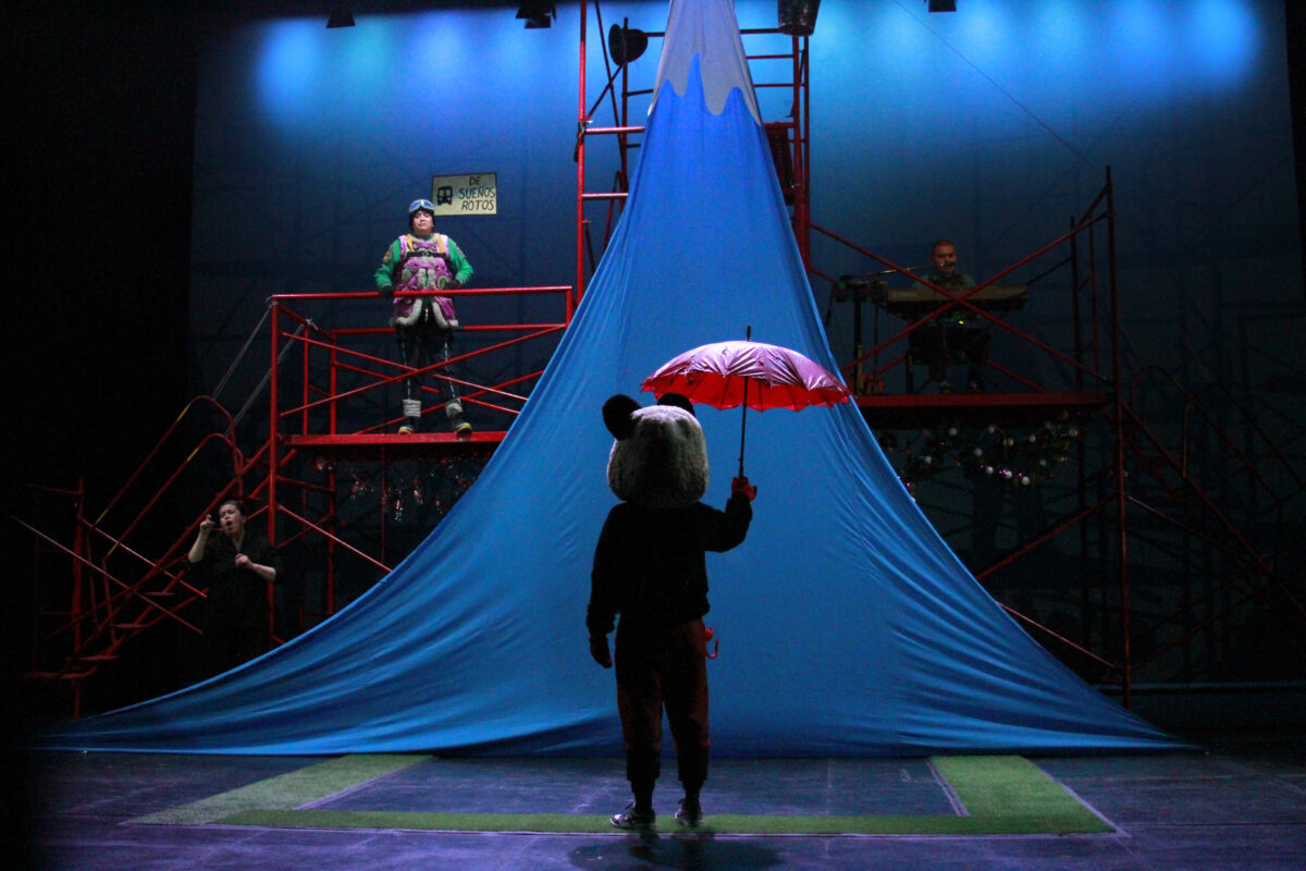 “Odio que los abrazos no duran más de cuatro horas” abre temporada en el Teatro del Bosque, Julio Castillo